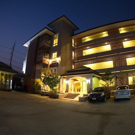 Hotel Baan Sanpoom Phitsanulok Exterior foto