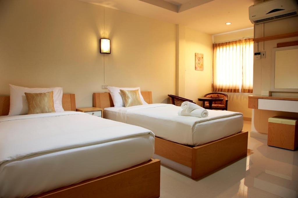 Hotel Baan Sanpoom Phitsanulok Habitación foto