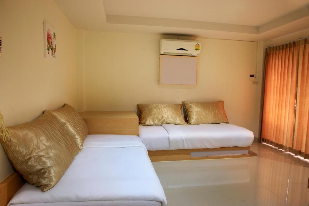 Hotel Baan Sanpoom Phitsanulok Habitación foto