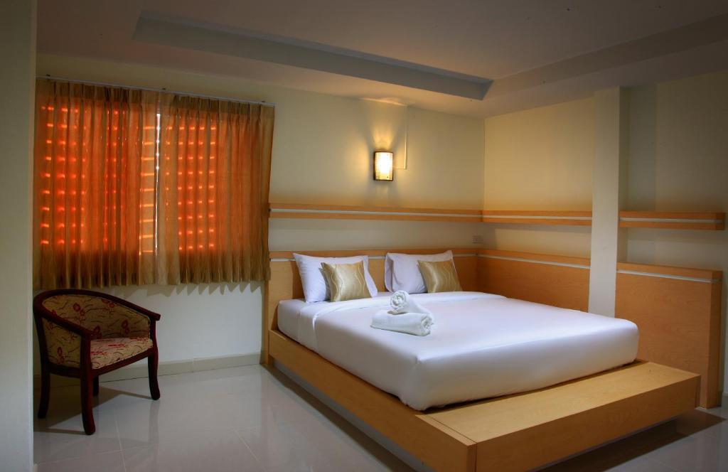 Hotel Baan Sanpoom Phitsanulok Habitación foto