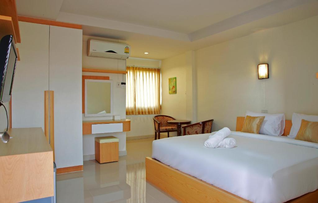 Hotel Baan Sanpoom Phitsanulok Habitación foto