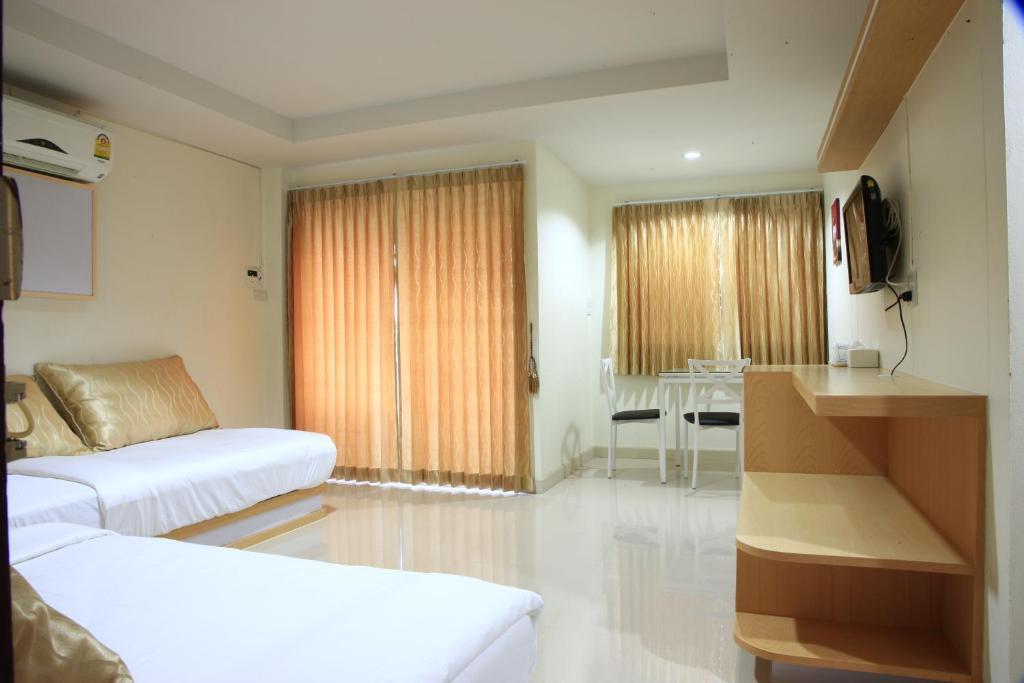 Hotel Baan Sanpoom Phitsanulok Habitación foto