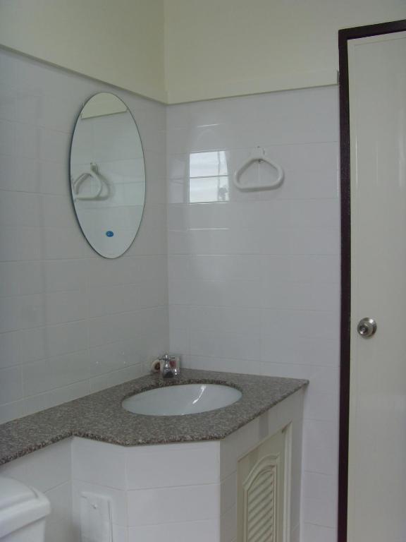 Hotel Baan Sanpoom Phitsanulok Habitación foto